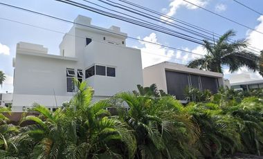 CASA EN CANCUN 3 RECAMARAS, 2 BAÑOS Y 1 LUGAR DE ESTACIONAMIENTO