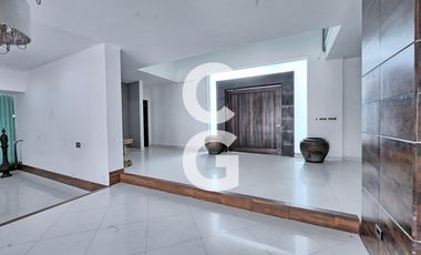 Casa en Venta en Cancun en Residencial Villa Magna con Alberca y Extenso Jardín