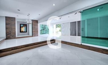 Casa en Venta en Cancun en Residencial Villa Magna con Alberca y Extenso Jardín