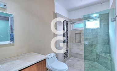 Casa en Venta en Cancun en Residencial Villa Magna con Alberca y Extenso Jardín