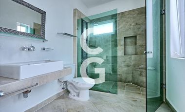 Casa en Venta en Cancun en Residencial Villa Magna con Alberca y Extenso Jardín