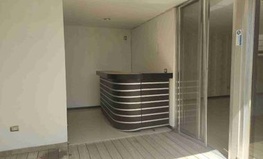 HERMOSA RESIDENCIA. 3 RECS CON BAÑO. EN PRIVADA.