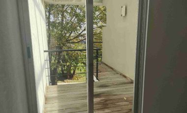 HERMOSA RESIDENCIA. 3 RECS CON BAÑO. EN PRIVADA.