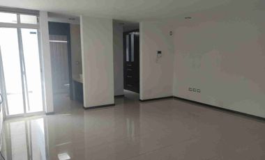 HERMOSA RESIDENCIA. 3 RECS CON BAÑO. EN PRIVADA.