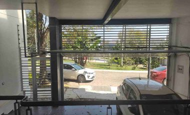 HERMOSA RESIDENCIA. 3 RECS CON BAÑO. EN PRIVADA.