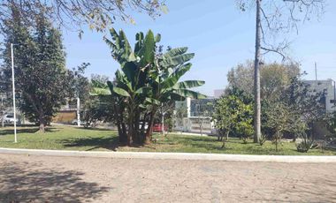 HERMOSA RESIDENCIA. 3 RECS CON BAÑO. EN PRIVADA.