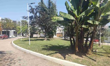 HERMOSA RESIDENCIA. 3 RECS CON BAÑO. EN PRIVADA.