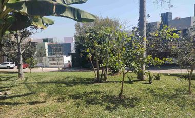 HERMOSA RESIDENCIA. 3 RECS CON BAÑO. EN PRIVADA.