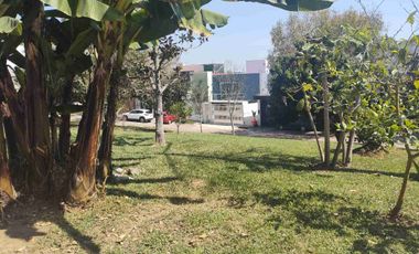 HERMOSA RESIDENCIA. 3 RECS CON BAÑO. EN PRIVADA.