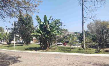 HERMOSA RESIDENCIA. 3 RECS CON BAÑO. EN PRIVADA.