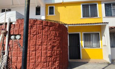 HERMOSA CASA EN RENTA OLIVOS II