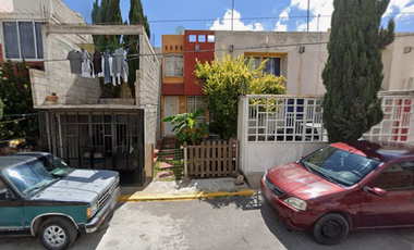 CASA EN VENTA Y EN OPORTUNIDADA PARA INVERSION, NO CREDITOS, UBICADA EN : PASEO DEL HILGUERON 43 CASA 