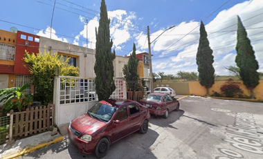 CASA EN VENTA Y EN OPORTUNIDADA PARA INVERSION, NO CREDITOS, UBICADA EN : PASEO DEL HILGUERON 43 CASA 