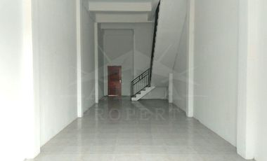 Dijual Ruko Siap Pakai Strategis Halaman Luas