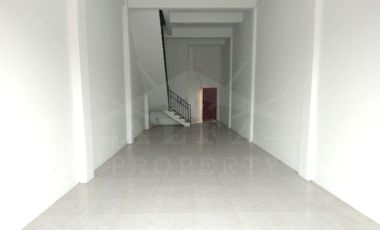 Dijual Ruko Siap Pakai Strategis Halaman Luas