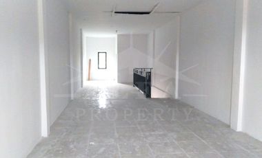 Dijual Ruko Siap Pakai Strategis Halaman Luas