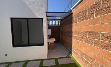 CASA NUEVA EN RENTA ARZÚ RESIDENCIAL LEON GTO ZONA SUR, HABITACIÓN EN PLANTA BAJA Y DOBLE ALTURA.