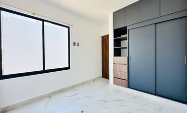 CASA NUEVA EN RENTA ARZÚ RESIDENCIAL LEON GTO ZONA SUR, HABITACIÓN EN PLANTA BAJA Y DOBLE ALTURA.