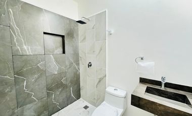 CASA NUEVA EN RENTA ARZÚ RESIDENCIAL LEON GTO ZONA SUR, HABITACIÓN EN PLANTA BAJA Y DOBLE ALTURA.