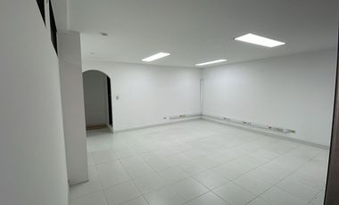 OFICINAS DE UBICACION PRIVILEGIADA CONTIGUA HACIENDA SANTA BARBARA