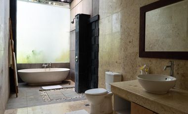 Dijual Villa di area premium Jalan Dewi Saraswati