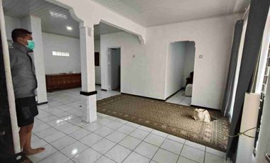 DI SEWAKAN RUMAH DEKAT MTC MIM MARGAHAYU RAYA BANDUNG