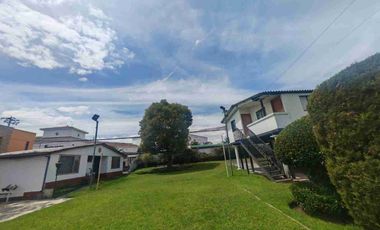 Rento amplio terreno plano frente al centro comercial San Luis shopping