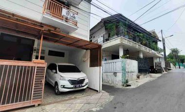 Rumah sgt strategis Pejaten pasar Minggu Jaksel 3 kmr 75jt/thn Nego