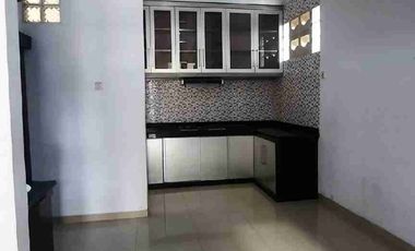 Rumah sgt strategis Pejaten pasar Minggu Jaksel 3 kmr 75jt/thn Nego