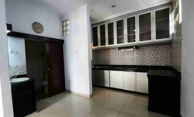 Rumah sgt strategis Pejaten pasar Minggu Jaksel 3 kmr 75jt/thn Nego