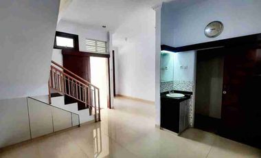 Rumah sgt strategis Pejaten pasar Minggu Jaksel 3 kmr 75jt/thn Nego