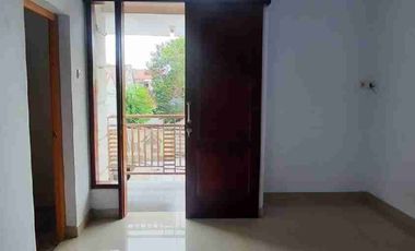 Rumah sgt strategis Pejaten pasar Minggu Jaksel 3 kmr 75jt/thn Nego