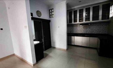 Rumah sgt strategis Pejaten pasar Minggu Jaksel 3 kmr 75jt/thn Nego