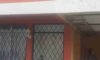 Vendo Casa en Sta Ritha y Av. Mariscal Sucre Precio Negociable