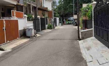 SEWA RUMAH DI RAWAMANGUN 6 KT