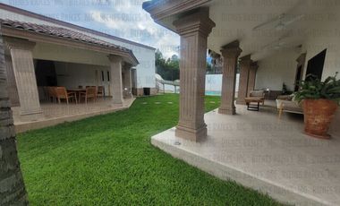 Casa Quinta en Venta en Santiago, en esquina, de 1 planta, en calle privada a 1 min de la Carretera y a 2 min a pie del muelle a la Presa de la Boca