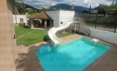 Casa Quinta en Venta en Santiago, en esquina, de 1 planta, en calle privada a 1 min de la Carretera y a 2 min a pie del muelle a la Presa de la Boca