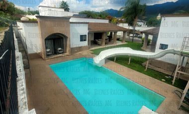 Casa Quinta en Venta en Santiago, en esquina, de 1 planta, en calle privada a 1 min de la Carretera y a 2 min a pie del muelle a la Presa de la Boca