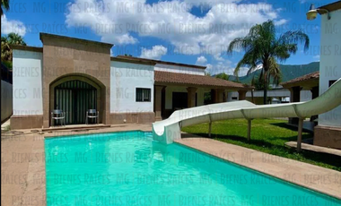 Casa Quinta en Venta en Santiago, en esquina, de 1 planta, en calle privada a 1 min de la Carretera y a 2 min a pie del muelle a la Presa de la Boca