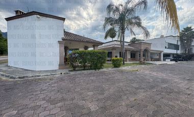 Casa Quinta en Venta en Santiago, en esquina, de 1 planta, en calle privada a 1 min de la Carretera y a 2 min a pie del muelle a la Presa de la Boca