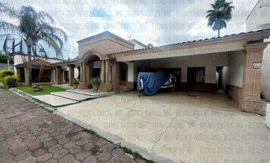 Casa Quinta en Venta en Santiago, en esquina, de 1 planta, en calle privada a 1 min de la Carretera y a 2 min a pie del muelle a la Presa de la Boca