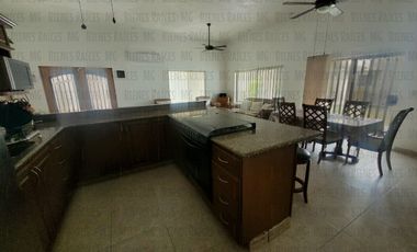 Casa Quinta en Venta en Santiago, en esquina, de 1 planta, en calle privada a 1 min de la Carretera y a 2 min a pie del muelle a la Presa de la Boca