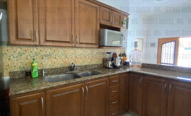 Casa Quinta en Venta en Santiago, en esquina, de 1 planta, en calle privada a 1 min de la Carretera y a 2 min a pie del muelle a la Presa de la Boca