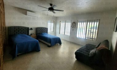 Casa Quinta en Venta en Santiago, en esquina, de 1 planta, en calle privada a 1 min de la Carretera y a 2 min a pie del muelle a la Presa de la Boca