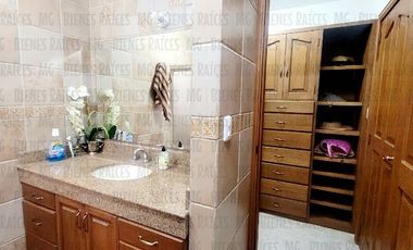 Casa Quinta en Venta en Santiago, en esquina, de 1 planta, en calle privada a 1 min de la Carretera y a 2 min a pie del muelle a la Presa de la Boca