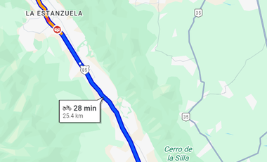 Casa Quinta en Venta en Santiago, en esquina, de 1 planta, en calle privada a 1 min de la Carretera y a 2 min a pie del muelle a la Presa de la Boca