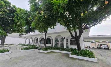 Urdesa Local comercial y oficinas empresarial excelente ubicación con parqueo propio