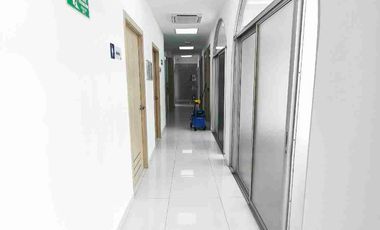 Urdesa Local comercial y oficinas empresarial excelente ubicación con parqueo propio