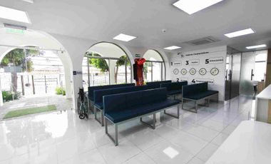 Urdesa Local comercial y oficinas empresarial excelente ubicación con parqueo propio