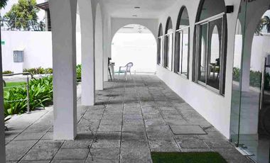 Urdesa Local comercial y oficinas empresarial excelente ubicación con parqueo propio